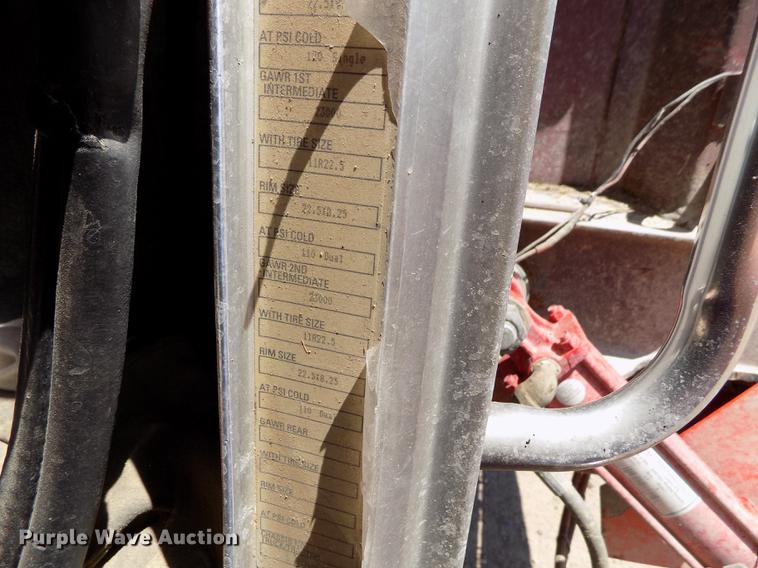 image for item FG9472 2007 Peterbilt 340 feed delivery truck