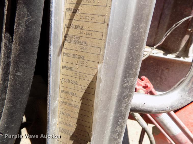 image for item FG9472 2007 Peterbilt 340 feed delivery truck