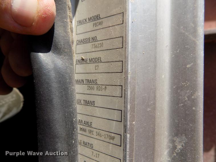 image for item FG9472 2007 Peterbilt 340 feed delivery truck