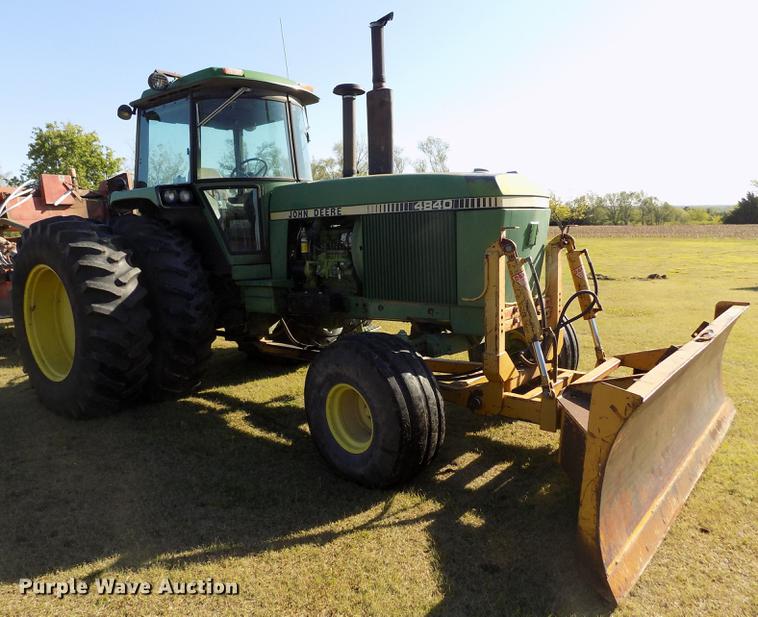 image for item FG9482 1981 John Deere 4840 tractor