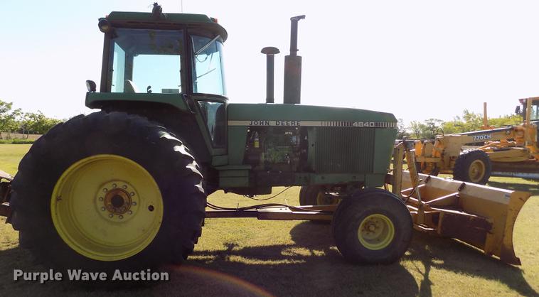 image for item FG9482 1981 John Deere 4840 tractor