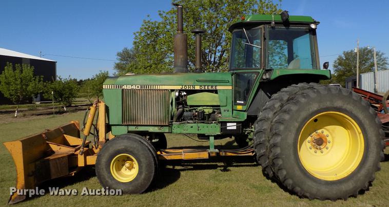 image for item FG9482 1981 John Deere 4840 tractor