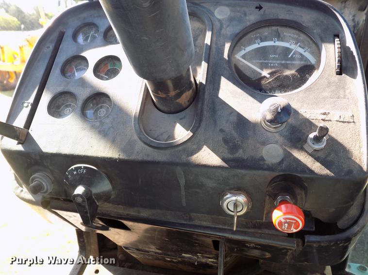 image for item FG9482 1981 John Deere 4840 tractor