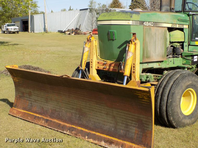 image for item FG9482 1981 John Deere 4840 tractor