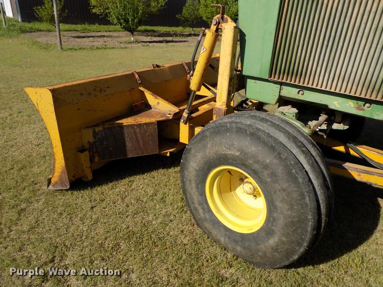 image for item FG9482 1981 John Deere 4840 tractor