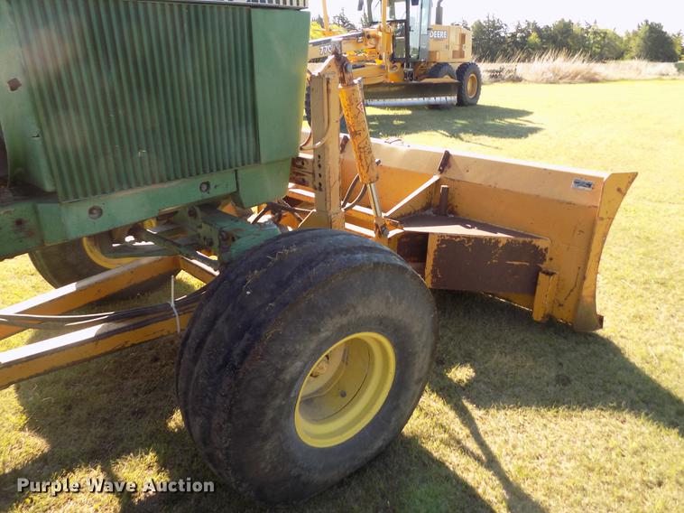 image for item FG9482 1981 John Deere 4840 tractor