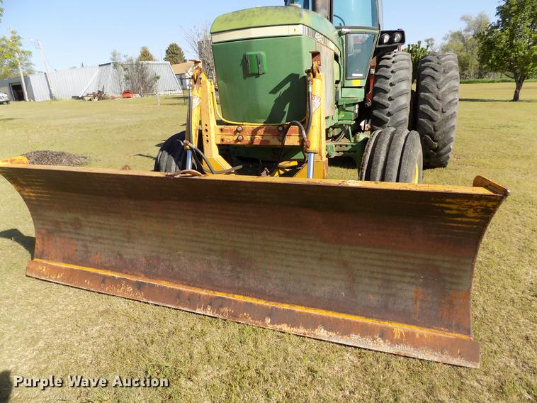 image for item FG9482 1981 John Deere 4840 tractor