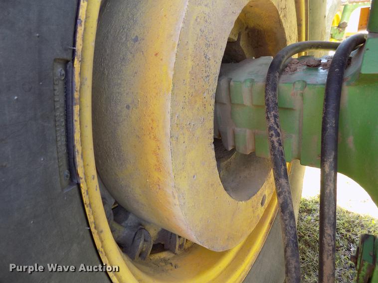 image for item FG9482 1981 John Deere 4840 tractor