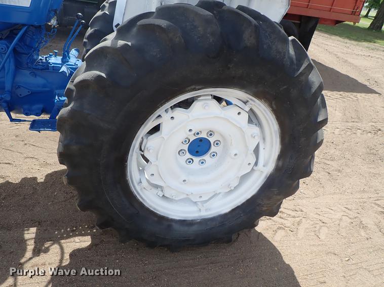 image for item FH9924 Ford 4600 tractor