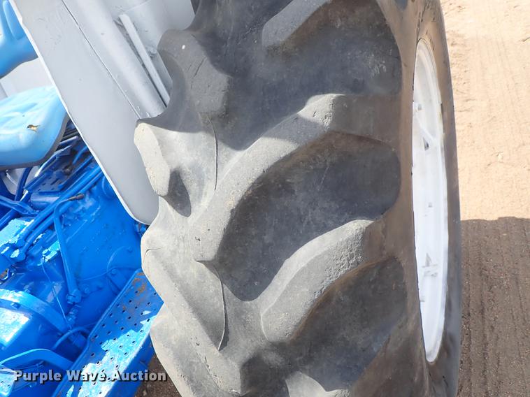 image for item FH9924 Ford 4600 tractor