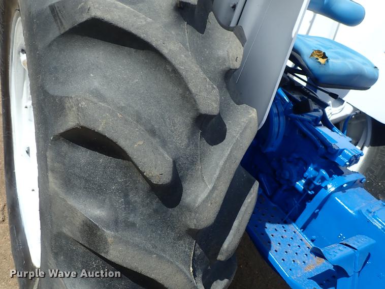 image for item FH9924 Ford 4600 tractor