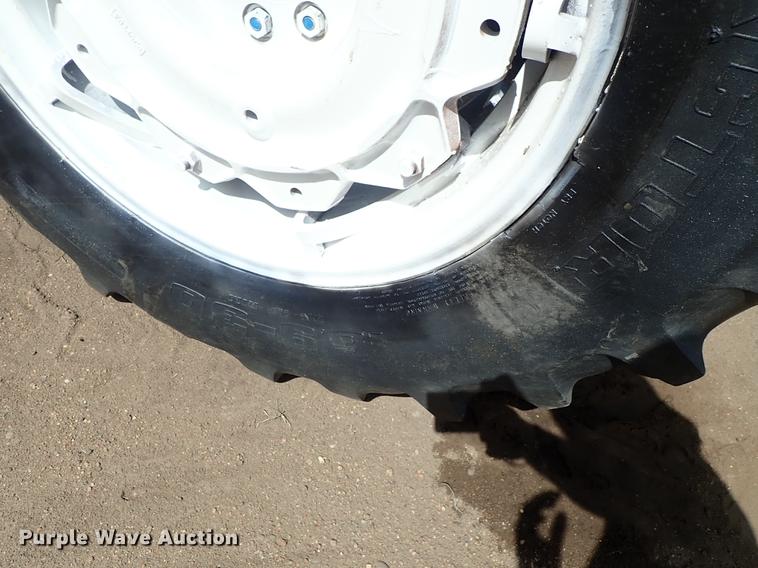 image for item FH9924 Ford 4600 tractor