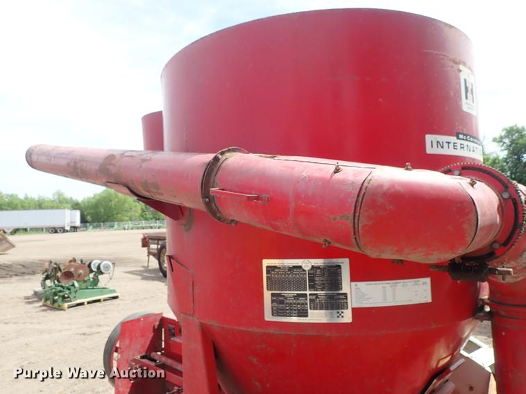 International 85 feed mixer/grinder in Kinsley, KS Item FH9939 sold