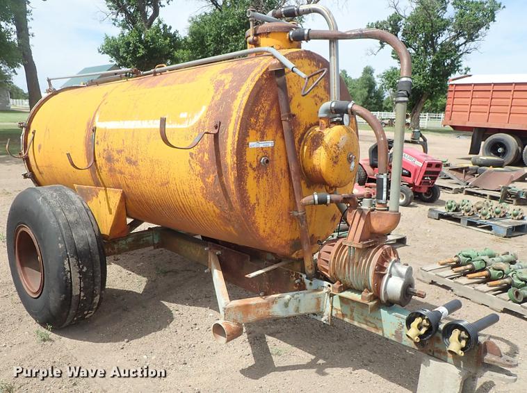 Better Built honey wagon in Kinsley, KS Item FH9940 sold Purple Wave