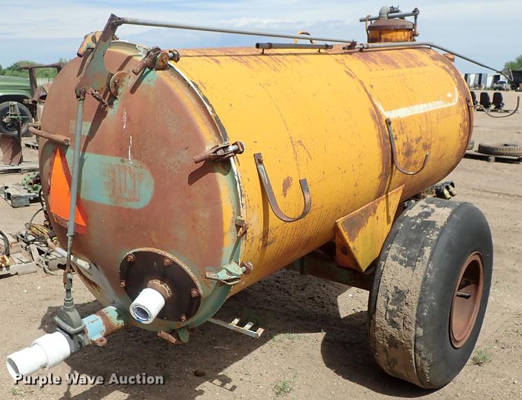 Better Built honey wagon in Kinsley, KS Item FH9940 sold Purple Wave