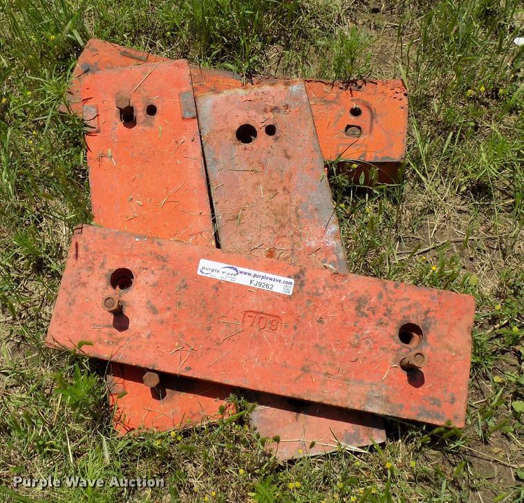 Allis Chalmers D21 front end weights in Skiatook, OK Item FJ9262 sold
