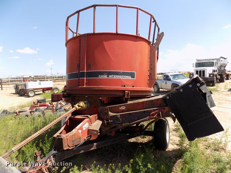 image for item FN9501 Case IH 8610 bale processor