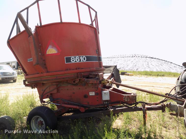 image for item FN9501 Case IH 8610 bale processor