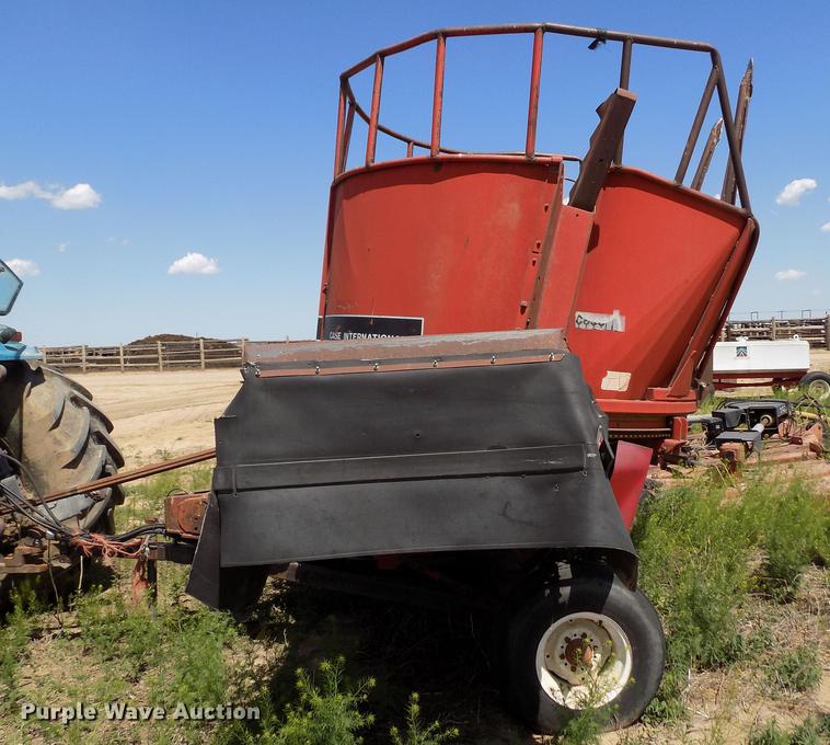 image for item FN9501 Case IH 8610 bale processor