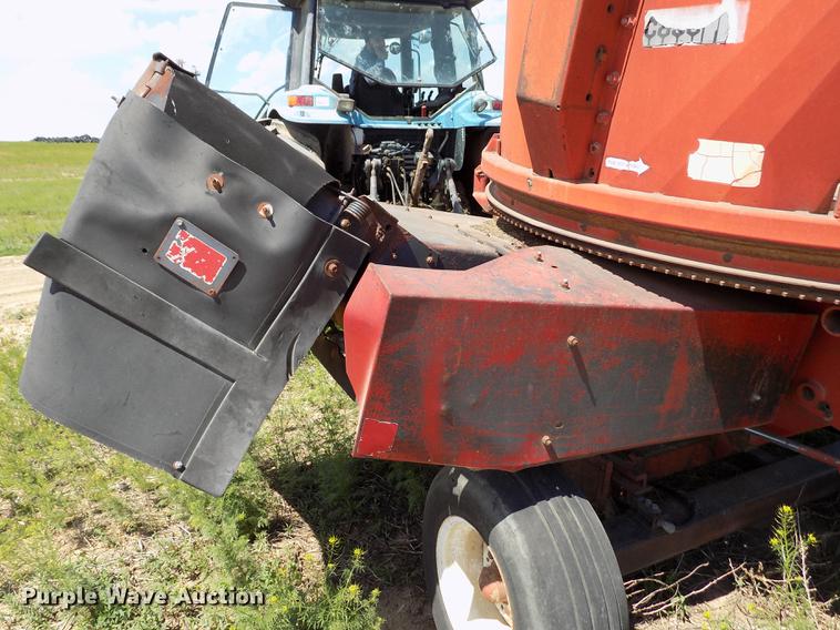 image for item FN9501 Case IH 8610 bale processor