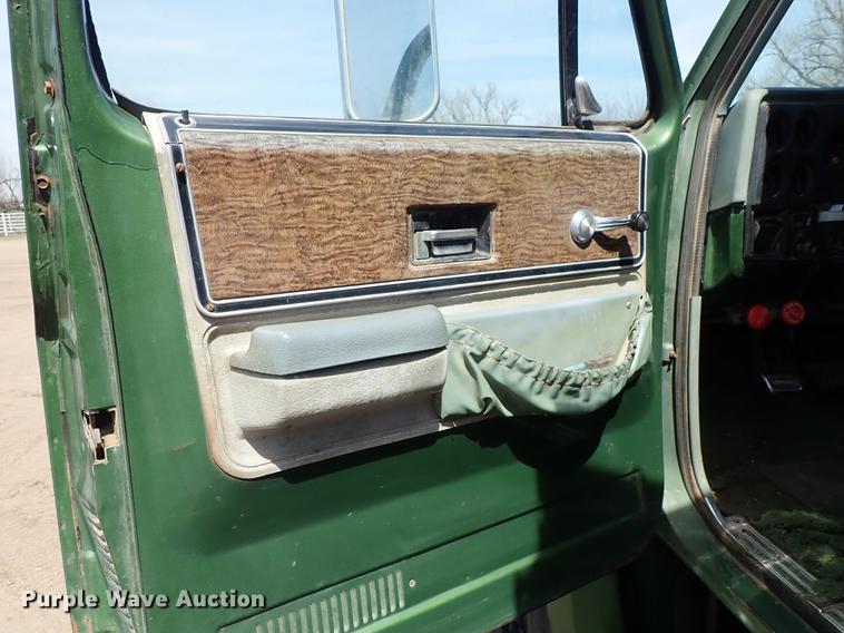 image for item FN9819 1976 Chevrolet C65 grain truck