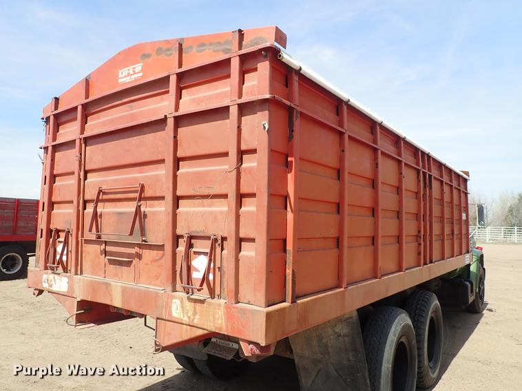 image for item FN9819 1976 Chevrolet C65 grain truck