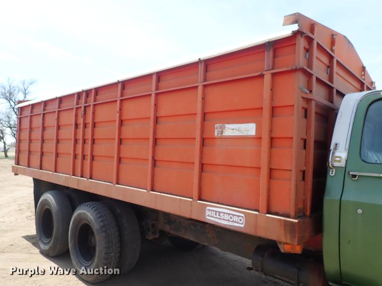 image for item FN9819 1976 Chevrolet C65 grain truck