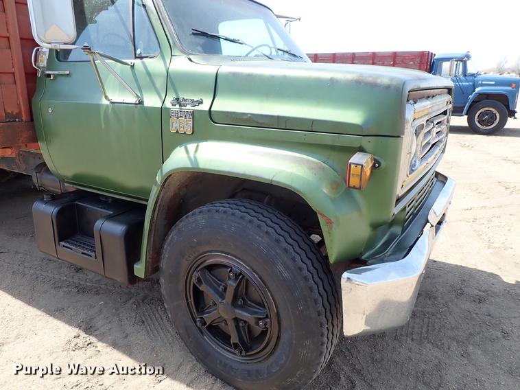 image for item FN9819 1976 Chevrolet C65 grain truck