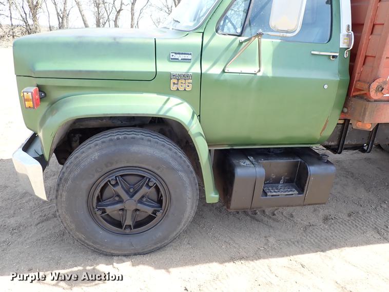 image for item FN9819 1976 Chevrolet C65 grain truck
