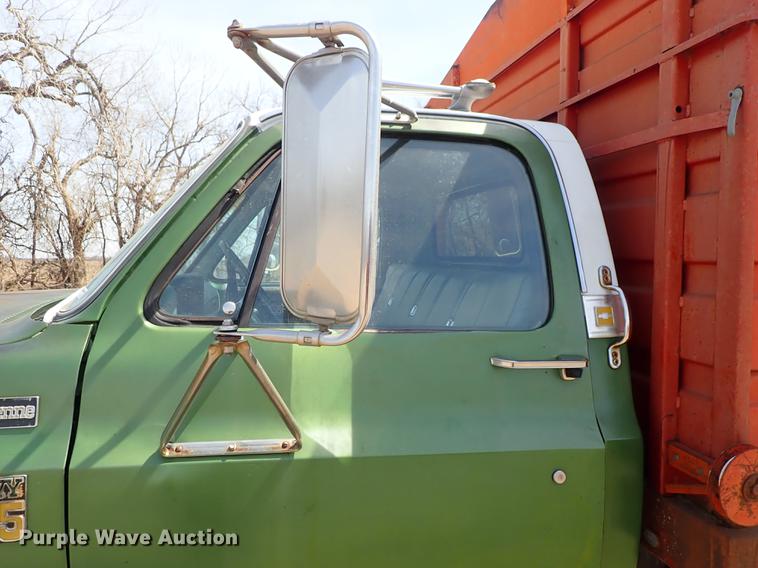 image for item FN9819 1976 Chevrolet C65 grain truck