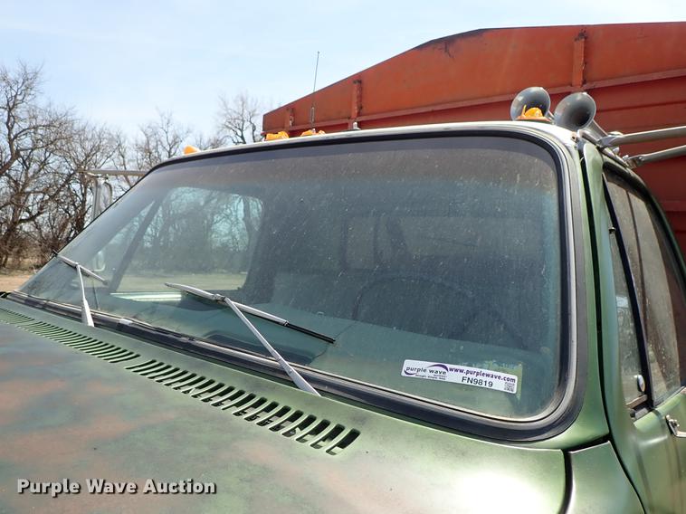 image for item FN9819 1976 Chevrolet C65 grain truck