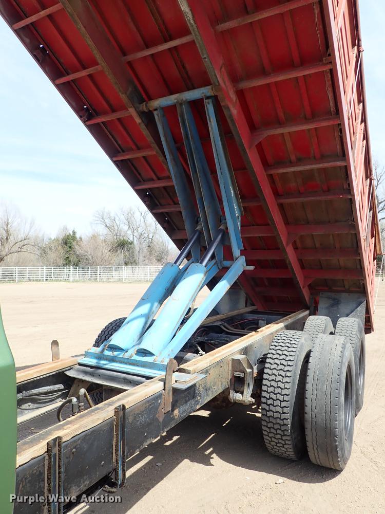 image for item FN9819 1976 Chevrolet C65 grain truck