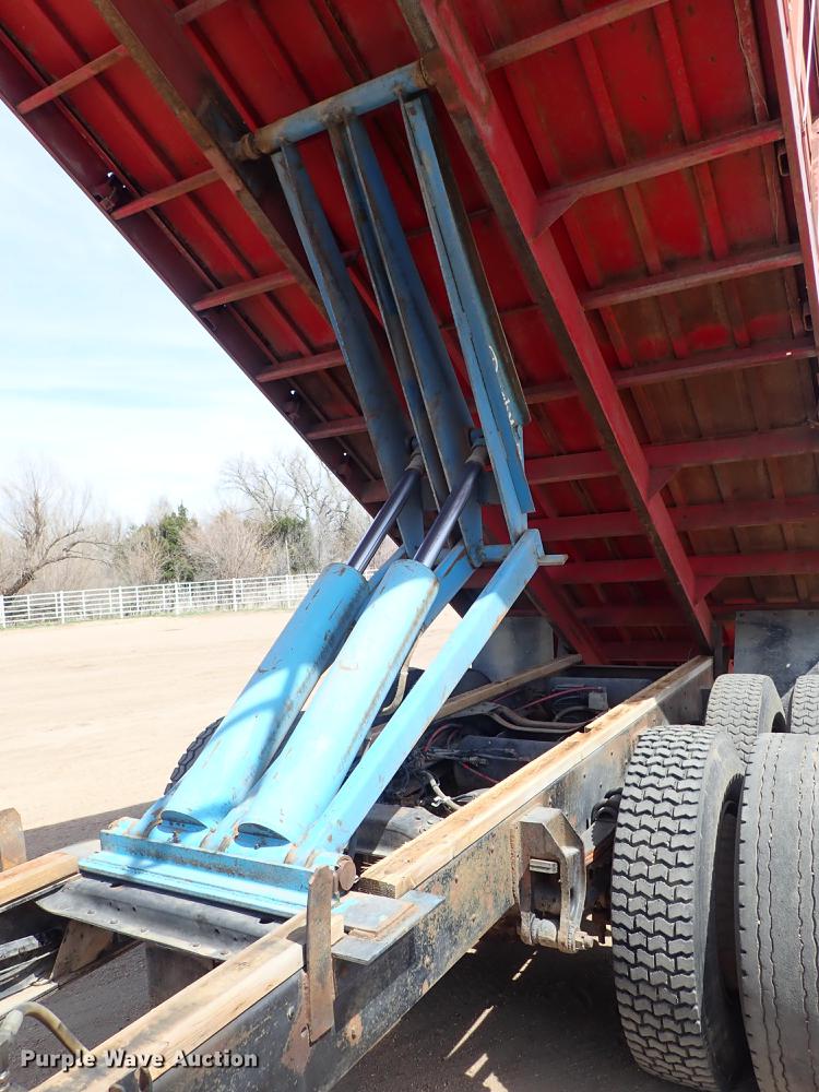 image for item FN9819 1976 Chevrolet C65 grain truck