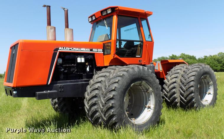 image for item FO9795 1982 Allis Chalmers 4W-305 4WD tractor