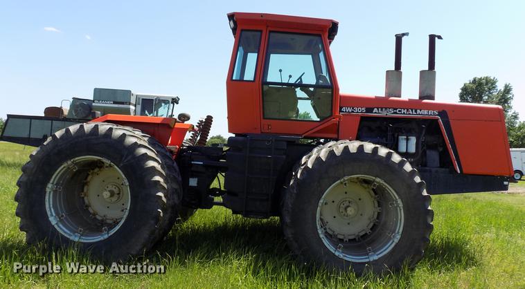 image for item FO9795 1982 Allis Chalmers 4W-305 4WD tractor