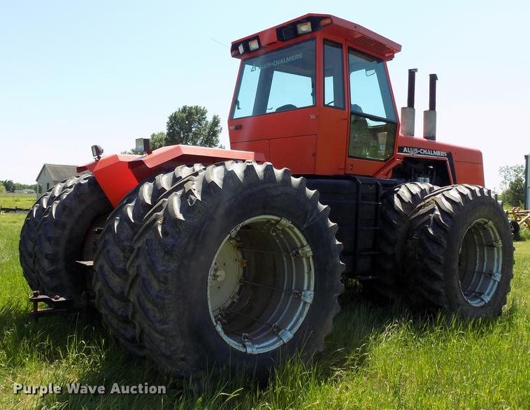 image for item FO9795 1982 Allis Chalmers 4W-305 4WD tractor