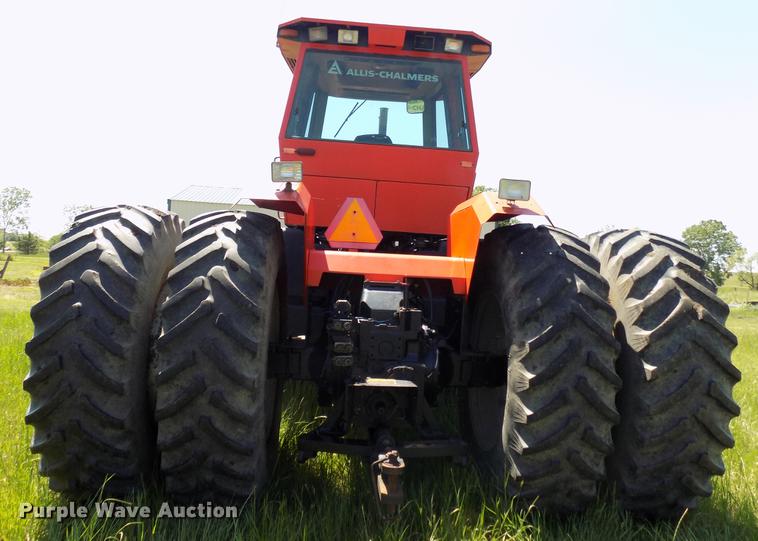 image for item FO9795 1982 Allis Chalmers 4W-305 4WD tractor