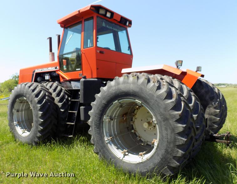 image for item FO9795 1982 Allis Chalmers 4W-305 4WD tractor