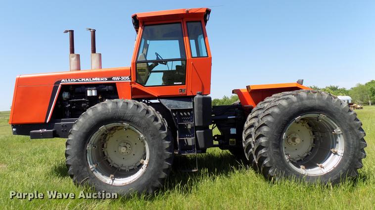 image for item FO9795 1982 Allis Chalmers 4W-305 4WD tractor