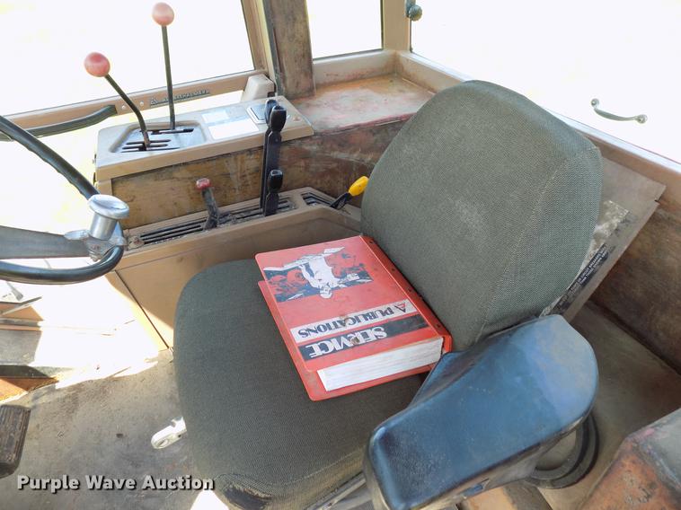 image for item FO9795 1982 Allis Chalmers 4W-305 4WD tractor