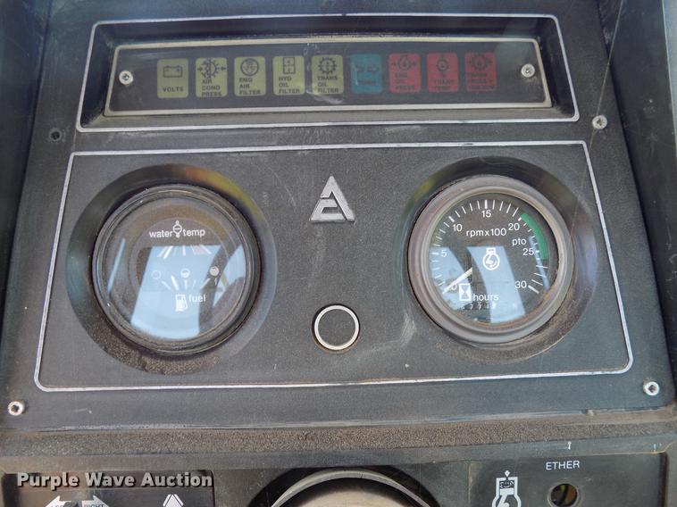 image for item FO9795 1982 Allis Chalmers 4W-305 4WD tractor