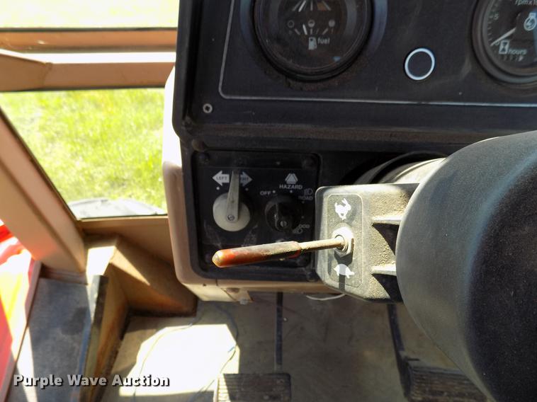 image for item FO9795 1982 Allis Chalmers 4W-305 4WD tractor