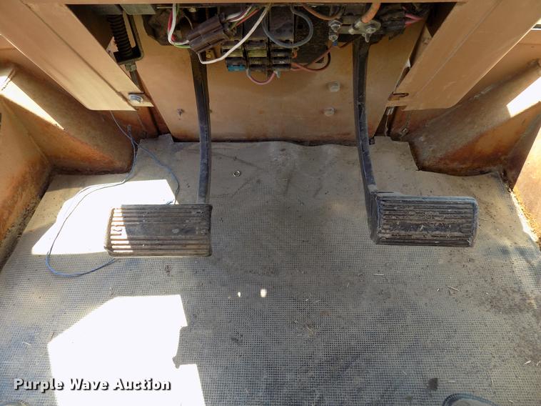 image for item FO9795 1982 Allis Chalmers 4W-305 4WD tractor