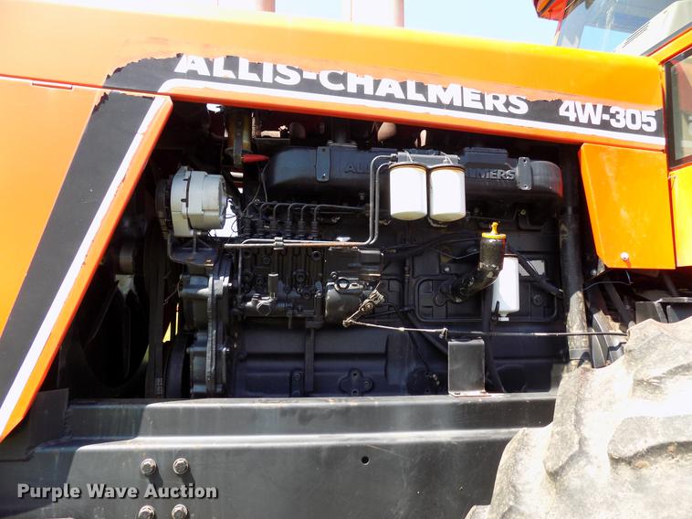 image for item FO9795 1982 Allis Chalmers 4W-305 4WD tractor