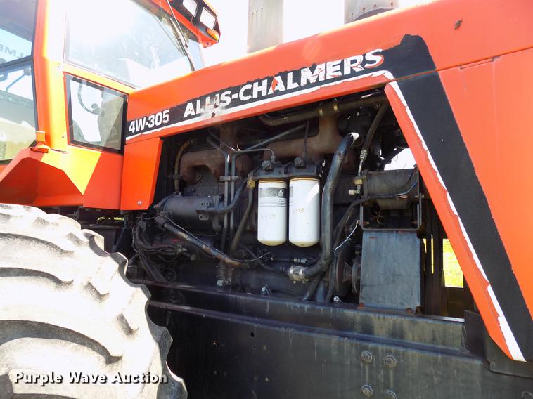 image for item FO9795 1982 Allis Chalmers 4W-305 4WD tractor