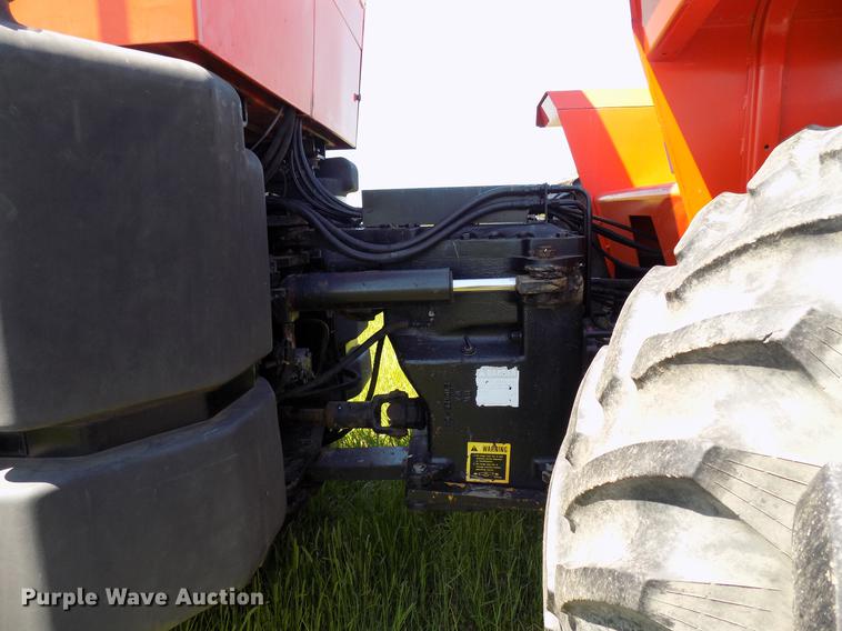 image for item FO9795 1982 Allis Chalmers 4W-305 4WD tractor