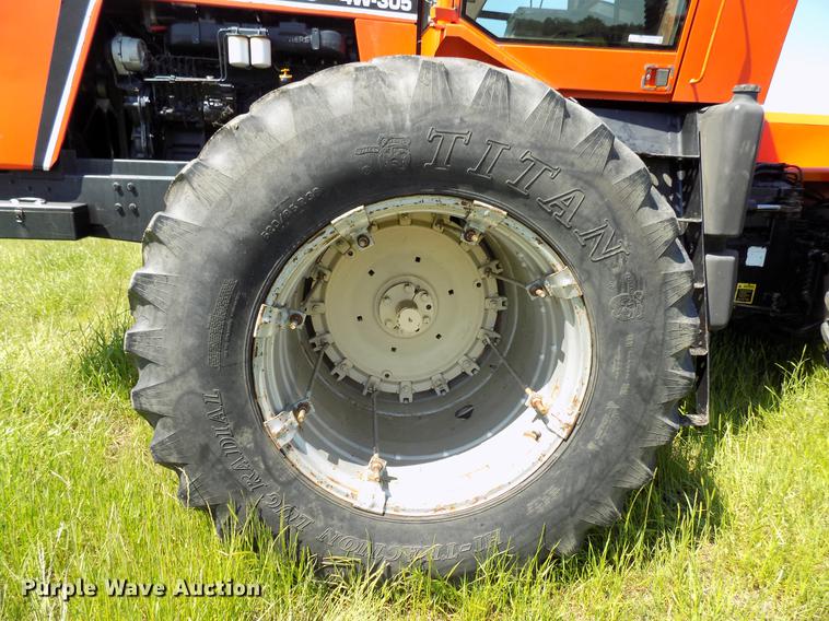 image for item FO9795 1982 Allis Chalmers 4W-305 4WD tractor