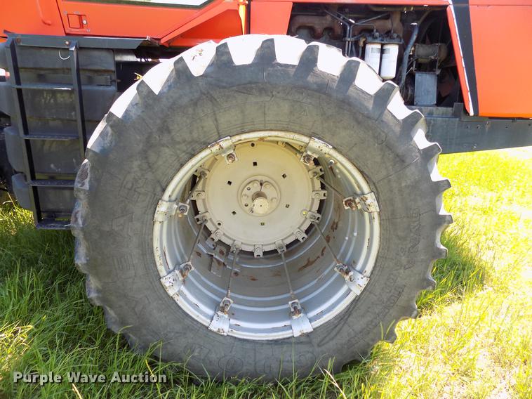 image for item FO9795 1982 Allis Chalmers 4W-305 4WD tractor
