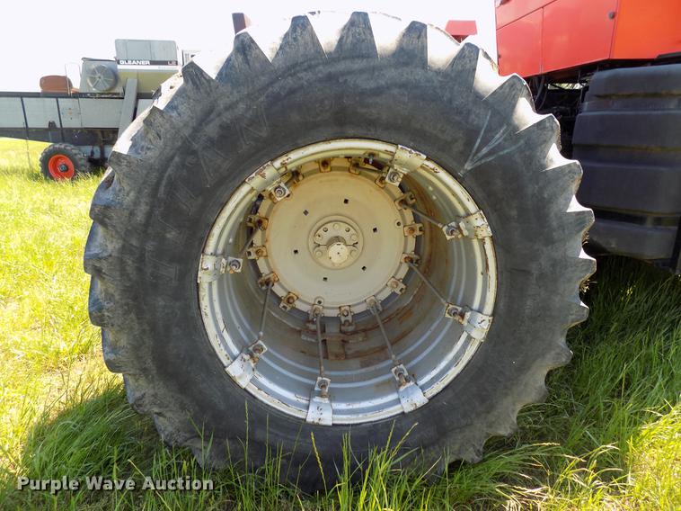 image for item FO9795 1982 Allis Chalmers 4W-305 4WD tractor