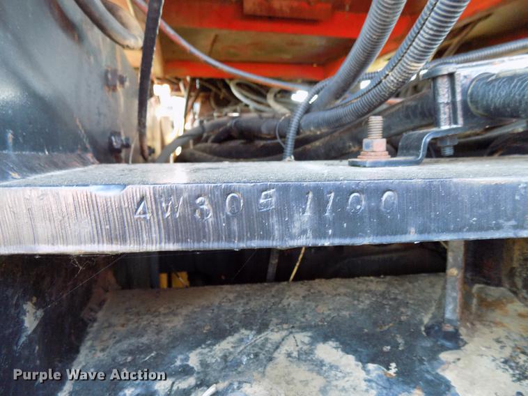 image for item FO9795 1982 Allis Chalmers 4W-305 4WD tractor